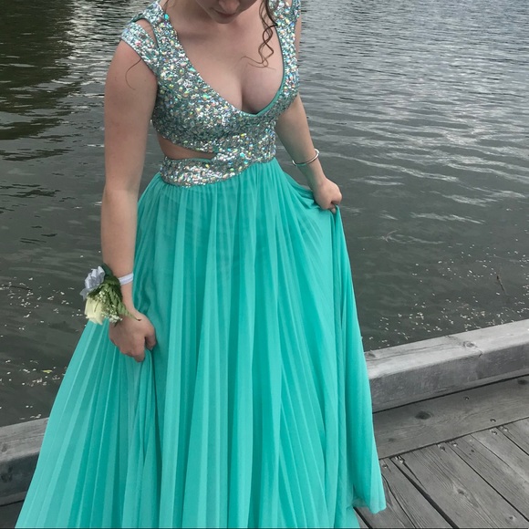 Betsy & Adam prom/grad dress - Picture 1 of 4